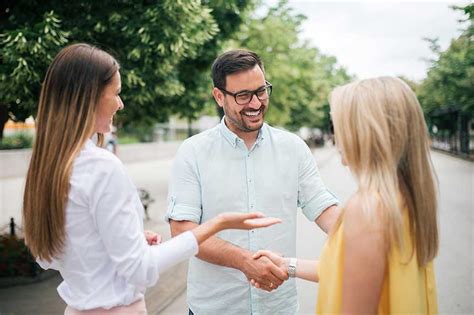 Rencontrer de nouvelles personnes à létranger : 10 sites